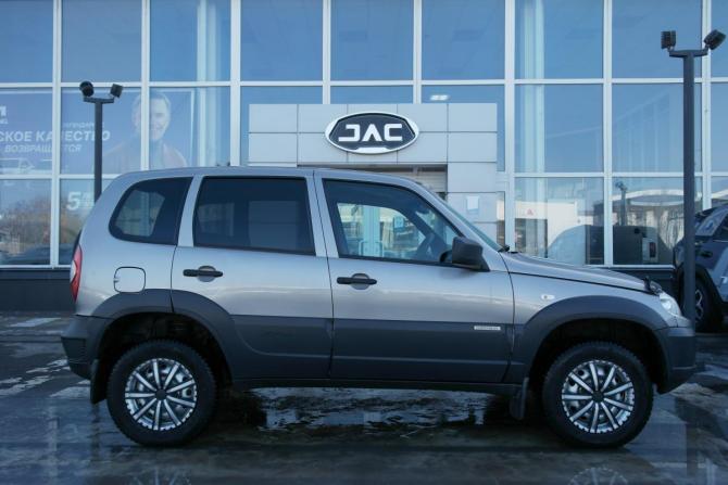 Chevrolet Niva I Рестайлинг с пробегом 2017 года, цена 610 000 рублей, 137000 км, внедорожник, Автокод Объявления