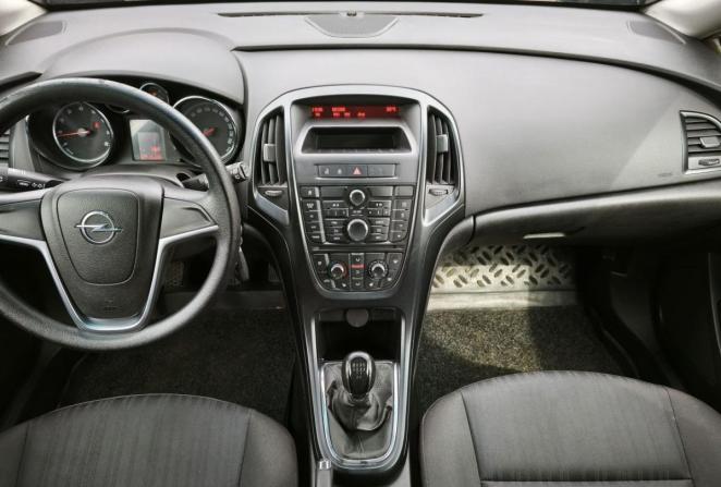 Opel Astra J Рестайлинг с пробегом 2013 года, цена 730 000 рублей, 91400 км, универсал, Автокод Объявления