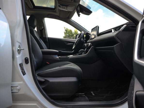 Toyota RAV4 V (XA50) с пробегом 2022 года, цена 3 739 000 рублей, 16963 км, внедорожник, Автокод Объявления
