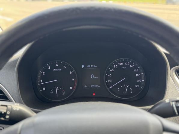 Hyundai Solaris II с пробегом 2018 года, цена 975 000 рублей, 250000 км, седан, Автокод Объявления