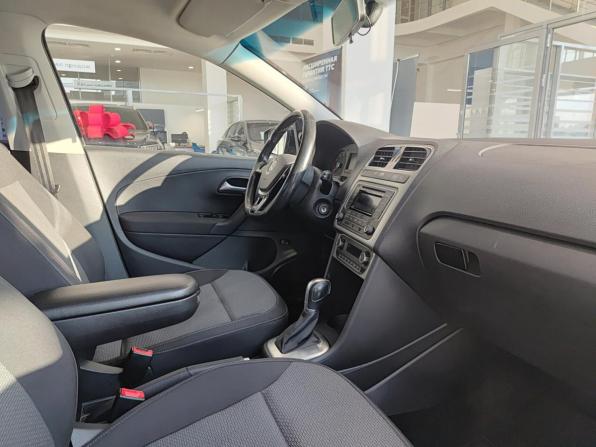 Volkswagen Polo V Рестайлинг с пробегом 2018 года, цена 1 227 000 рублей, 137768 км, седан, Автокод Объявления