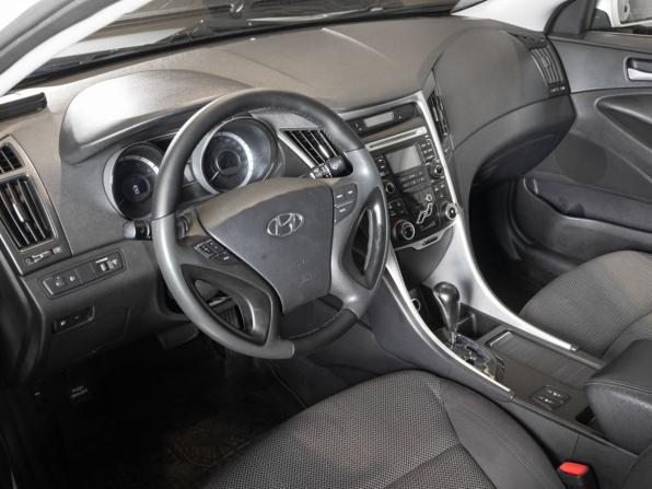 Hyundai Sonata VI (YF) с пробегом 2010 года, цена 900 000 рублей, 273094 км, седан, Автокод Объявления