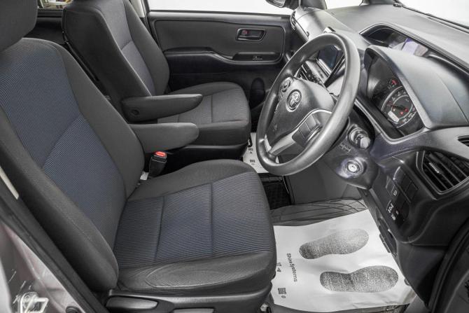 Toyota Voxy III (R80) Рестайлинг с пробегом 2018 года, цена 2 099 000 рублей, 147000 км, минивэн, Автокод Объявления
