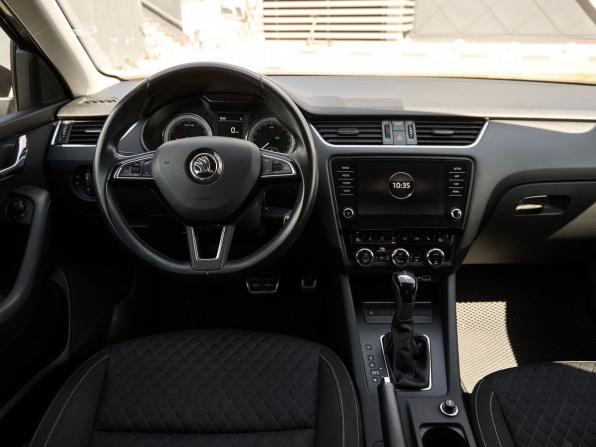 Skoda Octavia III (A7) Рестайлинг с пробегом 2017 года, цена 1 990 400 рублей, 78695 км, лифтбек, Автокод Объявления
