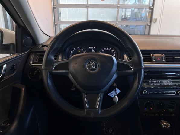 Skoda Rapid I с пробегом 2014 года, цена 687 000 рублей, 235437 км, лифтбек, Автокод Объявления