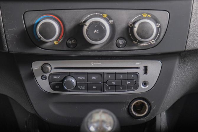 Renault Fluence I Рестайлинг с пробегом 2015 года, цена 979 000 рублей, 181000 км, седан, Автокод Объявления