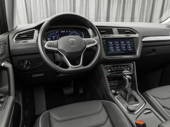 Volkswagen Tiguan II Рестайлинг с пробегом 2021 года, цена 3 880 000 рублей, 34364 км, внедорожник, Автокод Объявления