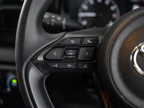 Toyota Yaris IV с пробегом 2020 года, цена 990 000 рублей, 96027 км, хэтчбек, Автокод Объявления