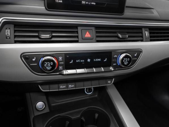 Audi A4 V (B9) с пробегом 2019 года, цена 2 240 000 рублей, 79319 км, седан, Автокод Объявления