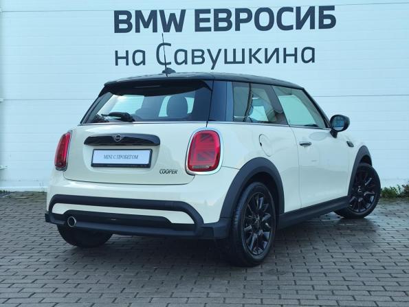 Mini Hatch III (F55/F56) Рестайлинг 2 с пробегом 2021 года, цена 2 799 000 рублей, 28400 км, хэтчбек, Автокод Объявления