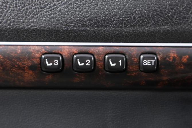 Toyota Land Cruiser 200 Series Рестайлинг 1 с пробегом 2013 года, цена 3 749 000 рублей, 116939 км, внедорожник, Автокод Объявления