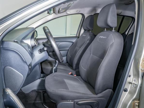 Renault Sandero II Рестайлинг с пробегом 2019 года, цена 1 270 000 рублей, 68990 км, хэтчбек, Автокод Объявления