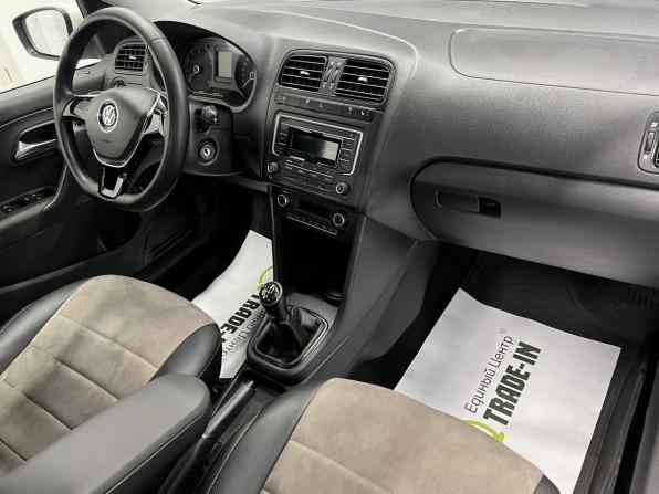 Volkswagen Polo V Рестайлинг с пробегом 2017 года, цена 1 095 000 рублей, 140873 км, седан, Автокод Объявления