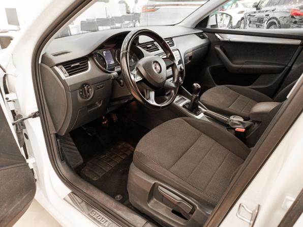 Skoda Octavia III (A7) с пробегом 2015 года, цена 960 000 рублей, 248023 км, лифтбек, Автокод Объявления