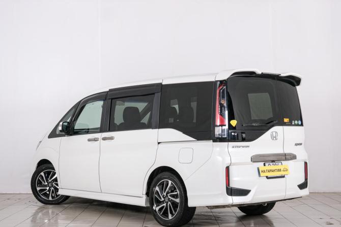 Honda Stepwgn V с пробегом 2015 года, цена 1 729 000 рублей, 198000 км, минивэн, Автокод Объявления