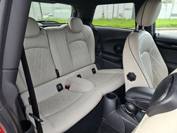 Mini Hatch III (F55/F56) Рестайлинг с пробегом 2020 года, цена 2 500 000 рублей, 94604 км, хэтчбек, Автокод Объявления