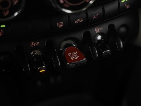 Mini Hatch III (F55/F56) с пробегом 2016 года, цена 1 449 000 рублей, 156801 км, хэтчбек, Автокод Объявления