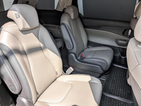 Kia Carnival IV Рестайлинг с пробегом 2024 года, цена 5 880 000 рублей, 19576 км, минивэн, Автокод Объявления
