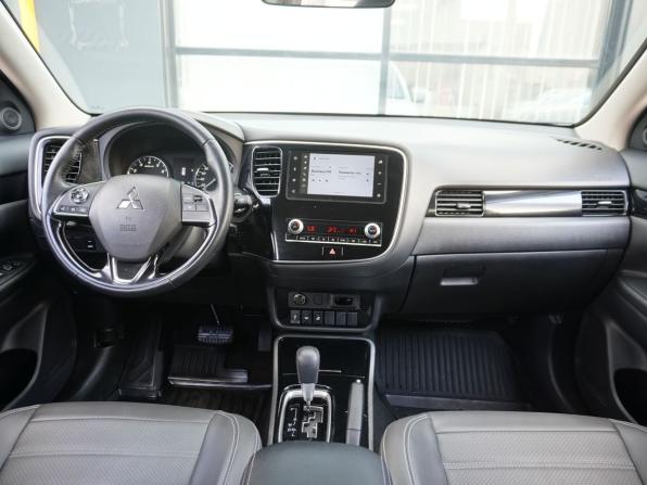 Mitsubishi Outlander III Рестайлинг 3 с пробегом 2021 года, цена 2 200 000 рублей, 98302 км, внедорожник, Автокод Объявления