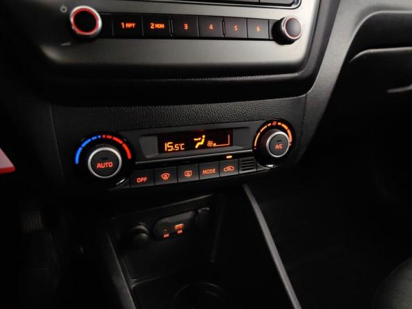 Kia Rio III Рестайлинг с пробегом 2016 года, цена 929 000 рублей, 100350 км, хэтчбек, Автокод Объявления