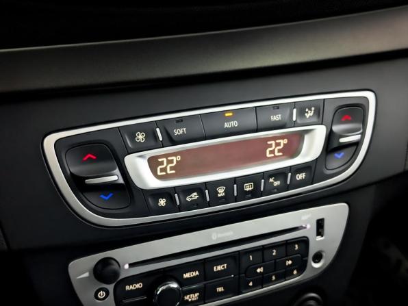 Renault Fluence I Рестайлинг с пробегом 2015 года, цена 1 220 000 рублей, 55743 км, седан, Автокод Объявления