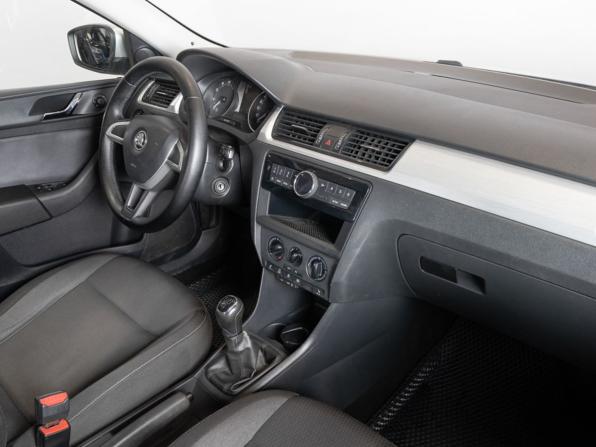Skoda Rapid I с пробегом 2016 года, цена 1 050 000 рублей, 179000 км, лифтбек, Автокод Объявления