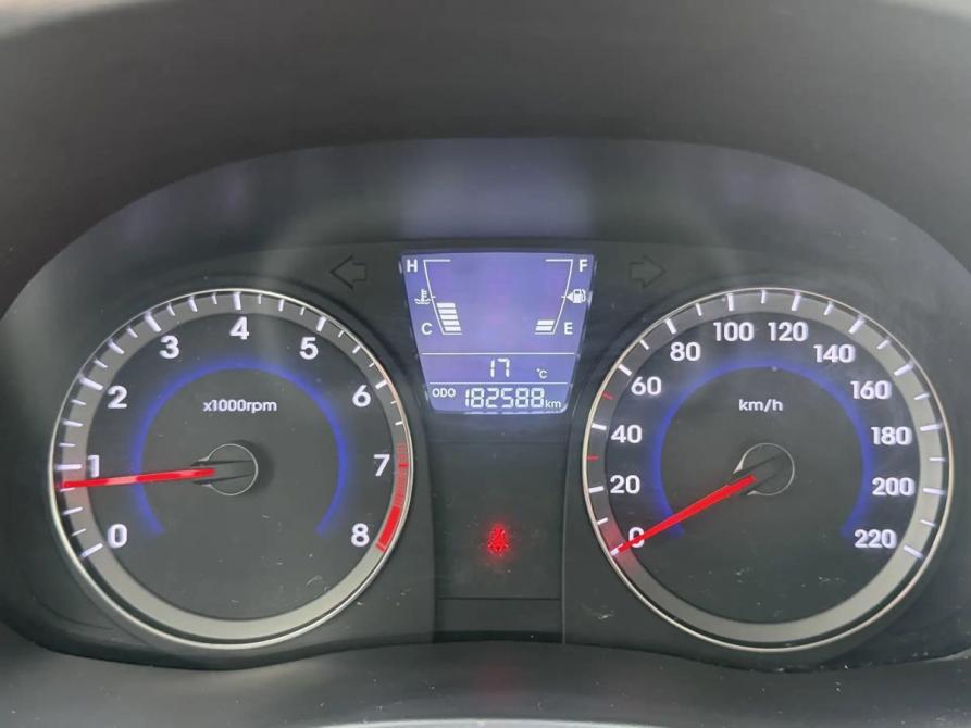Hyundai Solaris I Москва  - изображение 12