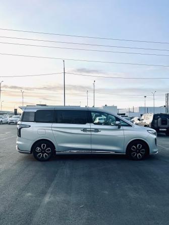 Hongqi HQ9 с пробегом 2022 года, цена 3 700 000 рублей, 97000 км, минивэн, Автокод Объявления