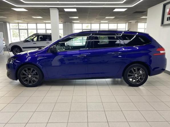 Peugeot 308 II с пробегом 2015 года, цена 1 569 000 рублей, 111900 км, универсал, Автокод Объявления
