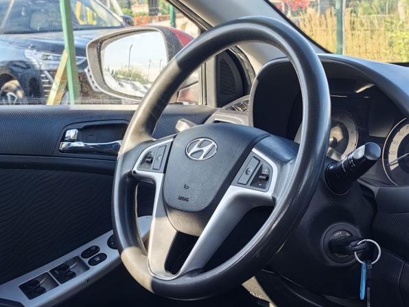 Hyundai Solaris I с пробегом 2012 года, цена 429 000 рублей, 330000 км, седан, Автокод Объявления