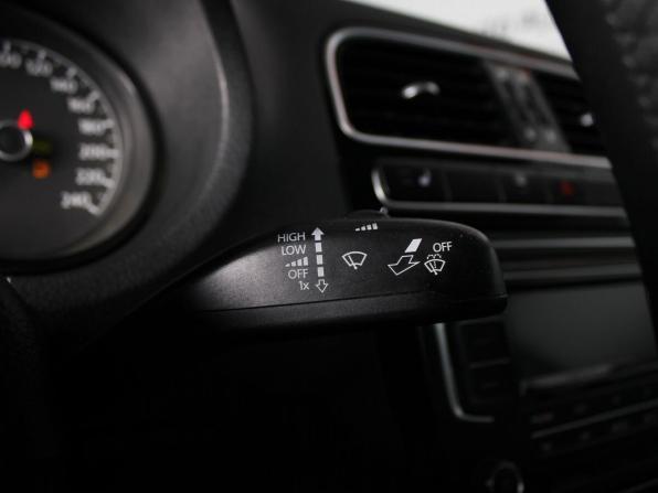 Volkswagen Polo V Рестайлинг с пробегом 2017 года, цена 1 220 000 рублей, 165200 км, седан, Автокод Объявления