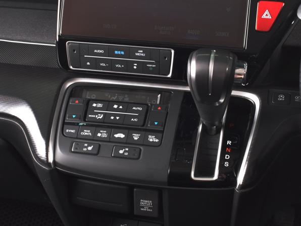 Honda Stepwgn V Рестайлинг с пробегом 2020 года, цена 2 519 995 рублей, 84617 км, минивэн, Автокод Объявления