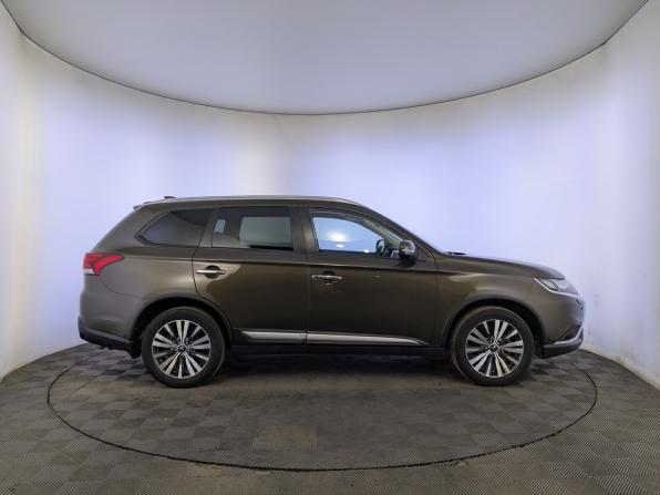 Mitsubishi Outlander III Рестайлинг 3 с пробегом 2021 года, цена 3 000 000 рублей, 95753 км, внедорожник, Автокод Объявления