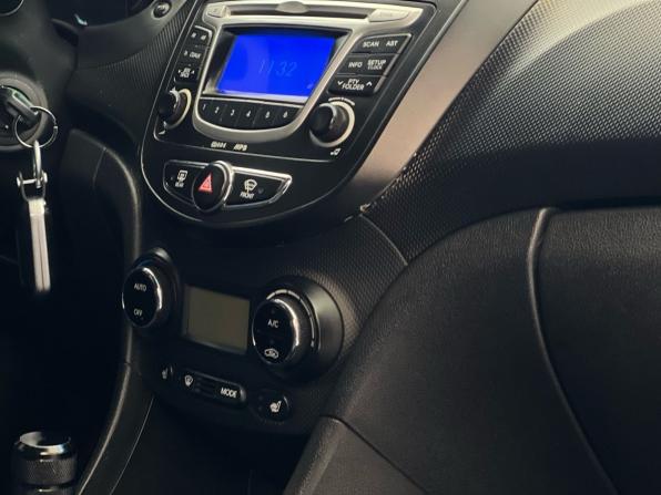 Hyundai Solaris I с пробегом 2012 года, цена 849 000 рублей, 180008 км, хэтчбек, Автокод Объявления