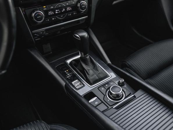 Mazda 6 III (GJ) Рестайлинг с пробегом 2016 года, цена 1 849 000 рублей, 191666 км, седан, Автокод Объявления