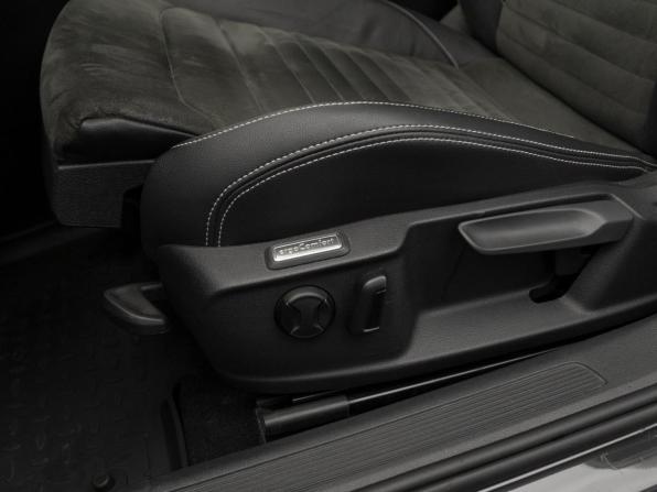 Volkswagen Passat B8 Рестайлинг с пробегом 2021 года, цена 2 450 000 рублей, 102773 км, седан, Автокод Объявления