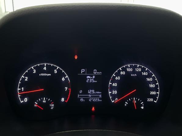 Hyundai Solaris II с пробегом 2018 года, цена 950 000 рублей, 127222 км, седан, Автокод Объявления