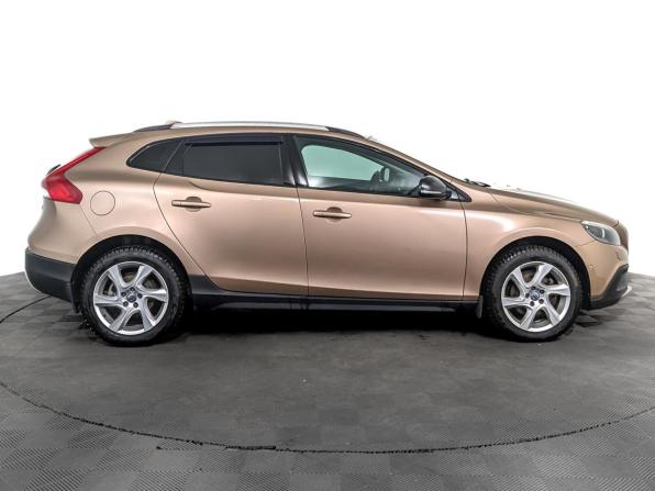 Volvo V40 II с пробегом 2015 года, цена 1 280 000 рублей, 146531 км, хэтчбек, Автокод Объявления