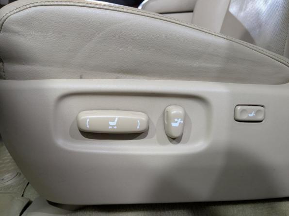 Toyota Land Cruiser 200 Series Рестайлинг 1 с пробегом 2014 года, цена 3 995 000 рублей, 187565 км, внедорожник, Автокод Объявления