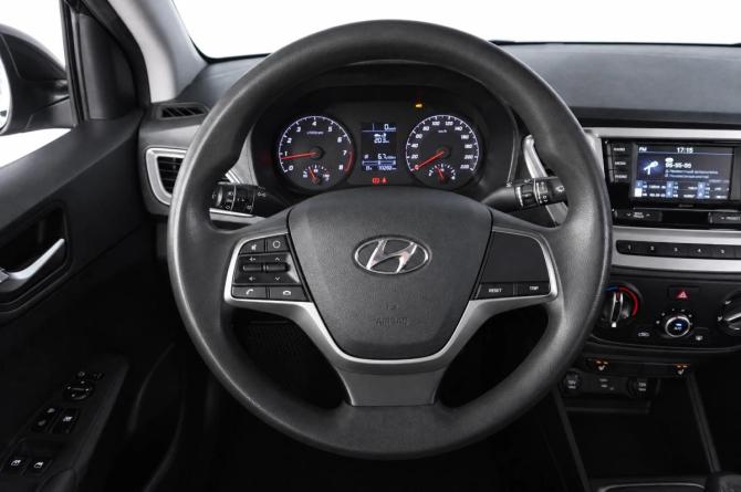 Hyundai Solaris II Рестайлинг с пробегом 2021 года, цена 1 440 000 рублей, 130282 км, седан, Автокод Объявления