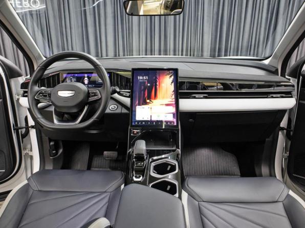 Geely Atlas II с пробегом 2024 года, цена 2 998 000 рублей, 26842 км, внедорожник, Автокод Объявления