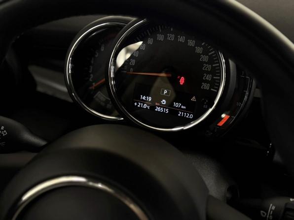 Mini Hatch III (F55/F56) Рестайлинг с пробегом 2020 года, цена 2 280 000 рублей, 26000 км, хэтчбек, Автокод Объявления