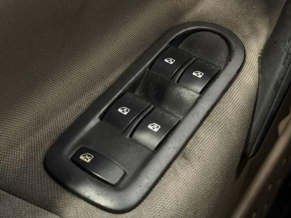 Renault Megane II Рестайлинг с пробегом 2006 года, цена 325 000 рублей, 181250 км, хэтчбек, Автокод Объявления