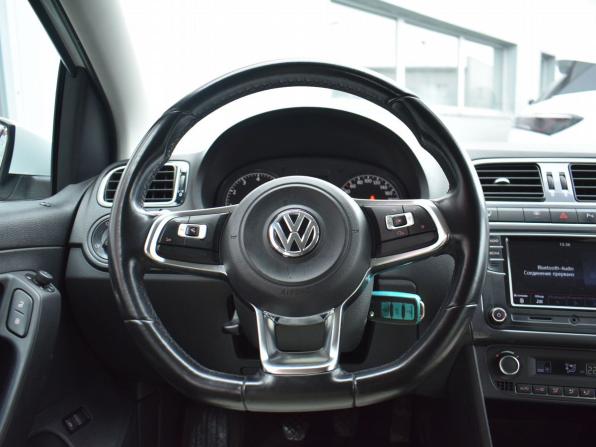 Volkswagen Polo V Рестайлинг с пробегом 2019 года, цена 1 199 000 рублей, 104662 км, седан, Автокод Объявления