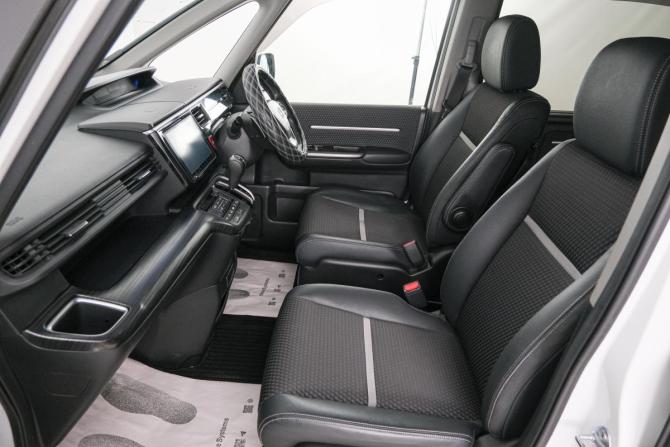 Honda Stepwgn V с пробегом 2015 года, цена 1 729 000 рублей, 198000 км, минивэн, Автокод Объявления