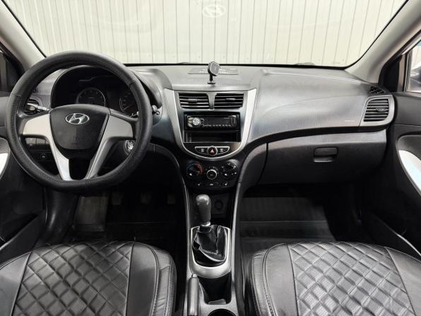 Hyundai Solaris I с пробегом 2014 года, цена 890 000 рублей, 183463 км, седан, Автокод Объявления