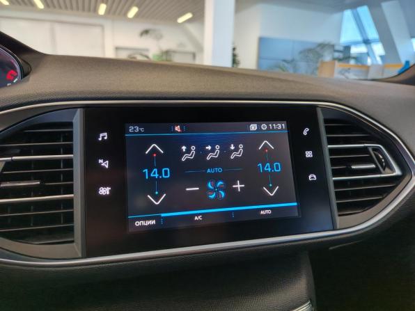 Peugeot 308 II Рестайлинг с пробегом 2018 года, цена 1 211 000 рублей, 142656 км, универсал, Автокод Объявления