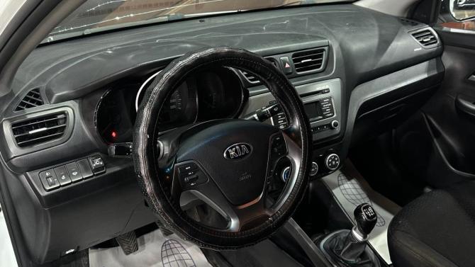 Kia Rio III Рестайлинг с пробегом 2015 года, цена 690 000 рублей, 260000 км, седан, Автокод Объявления