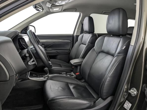 Mitsubishi Outlander III Рестайлинг 3 с пробегом 2021 года, цена 2 920 000 рублей, 95753 км, внедорожник, Автокод Объявления