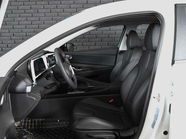 Hyundai Elantra VII (CN7) Рестайлинг с пробегом 2025 года, цена 3 245 000 рублей, 112 км, седан, Автокод Объявления